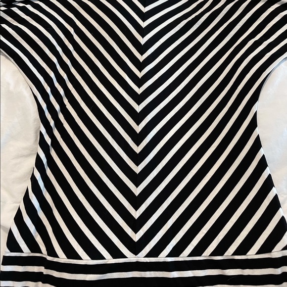 White House Black Market - black and white - Picture 5 of 5